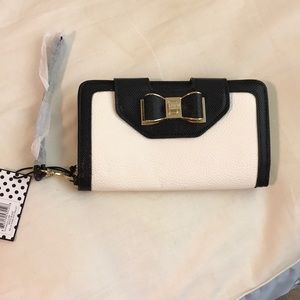 Lulu wristlet
